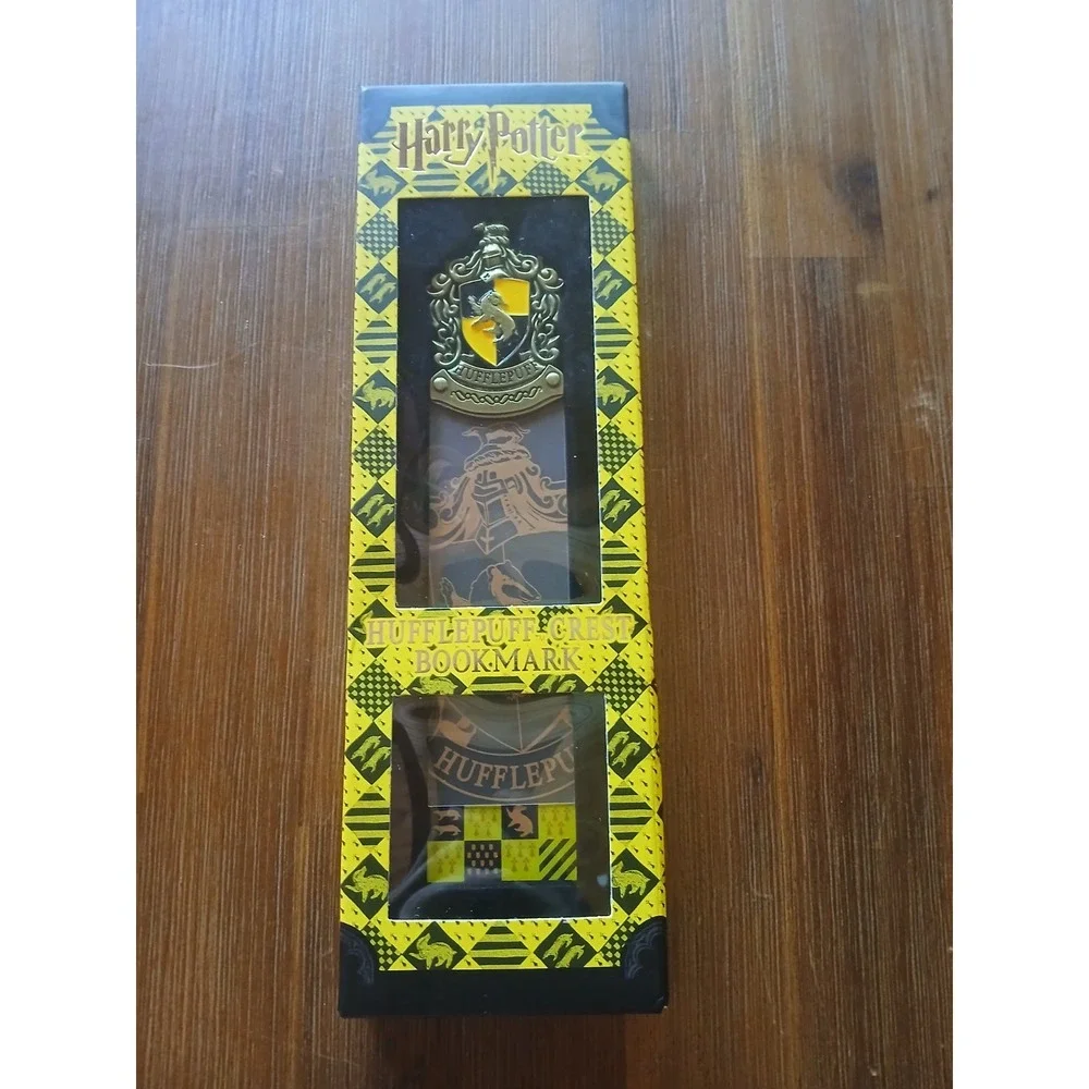 The Noble Collection Harry Potter Hufflepuff Crest Bookmark New In‎ Box ZB1